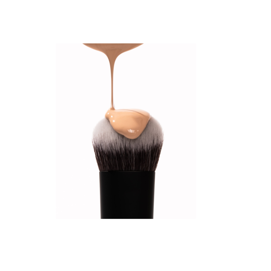 YB16 Skin Perfecting Foundation Luxe Brush